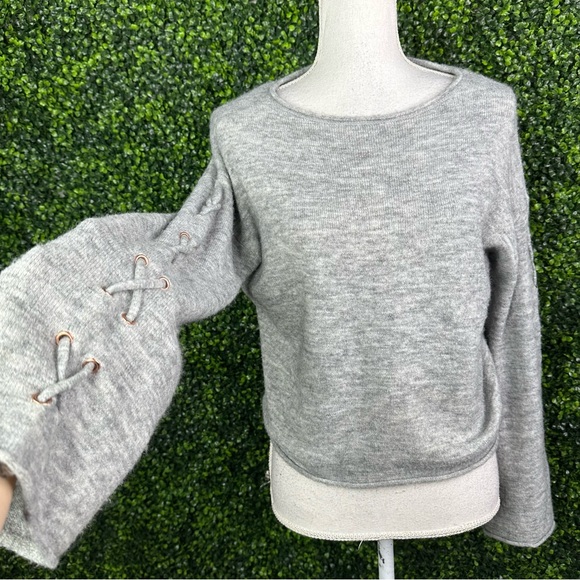 EUC Gray Women's Sweater mini flare sleeve wool blend top H&M - Picture 3 of 10